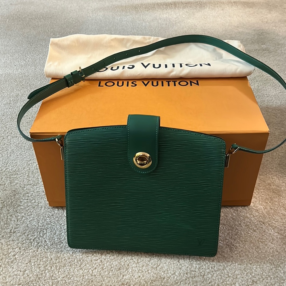 Louis Vuitton Epi Capucines leather bag